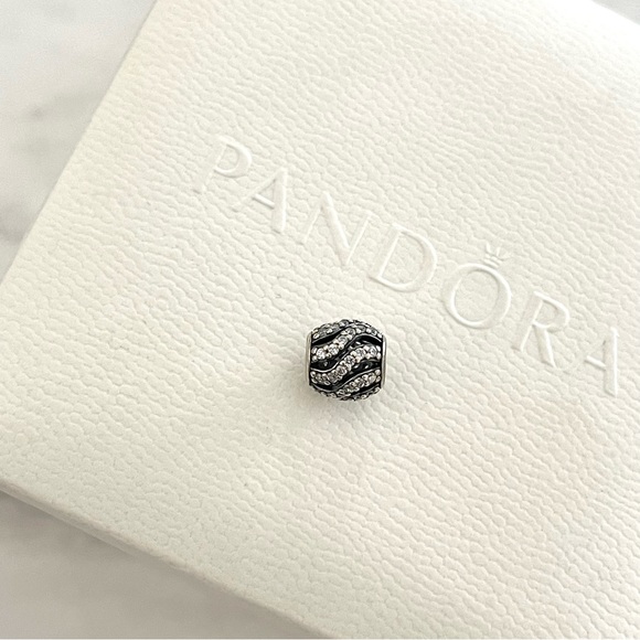 Pandora Winter Wisp Charm - Picture 2 of 3